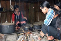 Chuyện ngôi làng phụ nữ “thỏa thích” bắt trai làm chồng