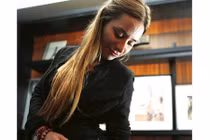 CĐV xinh đẹp được gặp Messi nhờ hình xăm táo bạo