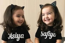 Cặp song sinh đáng yêu nhất quả đất "đốn tim" các mẹ