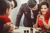 Mờ mắt vì quà tặng, vợ tôi thành tình nhân của gã hàng xóm