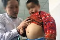 Sốc nặng bé 4 tuổi mang thai khiến cha mẹ ngất xỉu