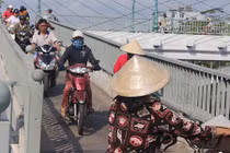 Chỉ mặt những kẻ vô văn hoá cướp đường của người đi bộ