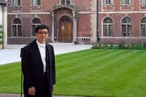 Cưỡng hiếp cô gái trẻ, một năm sau nhắn tin xin lỗi