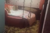 Rùng mình với phòng khách sạn đầy dây xích, roi da trong ngày Valentine