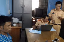 Tên trộm SH cố thủ trong xe khách sau khi bỏ trốn