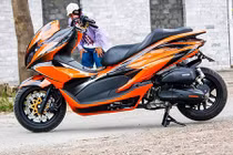 Honda PCX độ phối màu "siêu bắt mắt" ở Hà Nội