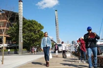 Chân dài Next Top "mắt tròn mắt dẹt" khi thăm xứ sở chuột túi