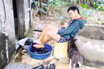 Đôi chân kỳ diệu đến khó tin của người đàn ông tàn tật