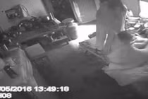 Chồng vạch trần vợ hành hung mẹ chồng 70 tuổi gây sốt