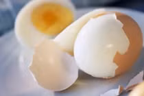 Trứng luộc phát nổ trong miệng khiến một người bị bỏng nặng