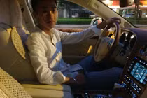 Cuộc sống sang chảnh của thiếu gia “biệt thự gà vàng” 300 tỷ