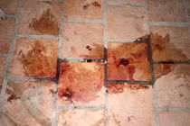 Yêu đơn phương, ghen vô cớ: Kẻ bóc lịch, người lên bàn thờ