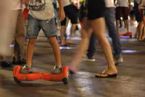 Giới trẻ phát cuồng lao vào thú chơi xe trượt điện mạo hiểm