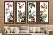 Treo sai 4 tranh thêu chữ thập đón Tết, coi chừng gặp họa 