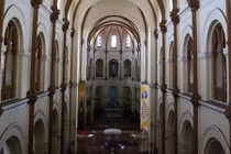 Bí ẩn những ngôi mộ trong nhà thờ Đức Bà Sài Gòn