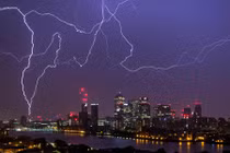 Hoảng hồn “siêu bão sét” đổ bộ nước Anh