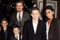 Choáng váng cậu ấm cô chiêu con tỷ phú đi học bằng chuyên cơ riêng