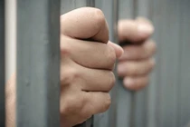 Đang bóc lịch còn rượu thịt chó, giết bạn tù