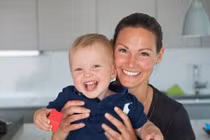 Bà mẹ không có tử cung tiết lộ chuyện sinh con