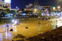 Ảnh: Sài Gòn ngập nặng vì mưa lớn kết hợp đỉnh triều