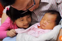 TQ: Nam giới được “nghỉ đẻ” 30 ngày nguyên lương