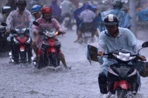 Thời tiết hôm nay 27/5: Hà Nội nắng nóng, TP.HCM mưa to 