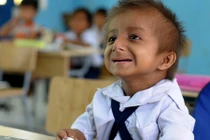 Chùm ảnh: Lớp học của cậu bé 8 tuổi nặng hơn 3kg