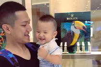 Sau ly hôn, Chí Nhân liên tục khoe ảnh chăm sóc con