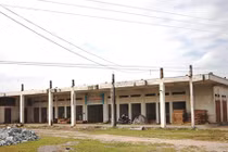 Ảnh: Trung tâm thương mại 14 tỷ hoang phế ở huyện nghèo