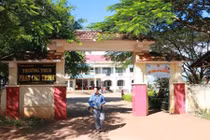 Trường thu phí kỳ lạ khiến phụ huynh bức xúc 