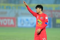 Công Phượng gục ngã vì khó thở sau trận thua đậm