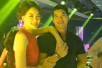 Trương Nam Thành cầu hôn bạn gái đầy bất ngờ trong đêm tiệc