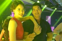 Trương Nam Thành cầu hôn bạn gái đầy bất ngờ trong đêm tiệc