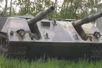 Xe tăng pháo đôi kỳ lạ của Đức