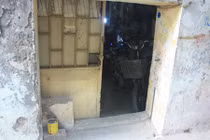 Cảnh nhếch nhác chờ sập ở Khu tập thể C5 Quỳnh Mai