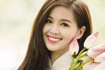 Ngắm hot girl Việt tinh khôi trong tà áo dài trắng