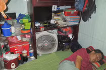 Kỳ lạ căn nhà nhiều đinh ở phố cổ Hà Nội