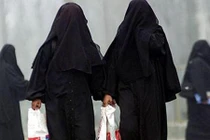 Sự thật gây sốc về tấm khăn trùm đầu của phụ nữ Hồi giáo