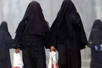 Sự thật gây sốc về tấm khăn trùm đầu của phụ nữ Hồi giáo