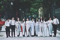 Ảnh kỷ yếu của lớp học toàn gái xinh ĐH Ngoại Thương