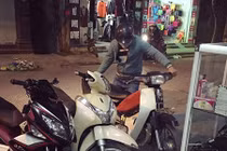 "Soái ca” dốc hết tiền mua giày tặng bạn gái sốt mạng