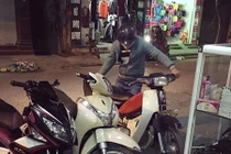 "Soái ca” dốc hết tiền mua giày tặng bạn gái sốt mạng