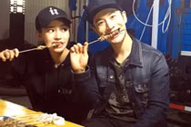 Huỳnh Hiểu Minh và Baby khoe ảnh ngọt ngào sau 1 năm kết hôn