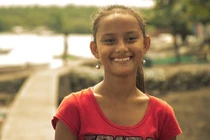 Cô bé ăn xin bỗng nổi tiếng vì xinh như người mẫu