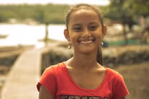 Cô bé ăn xin bỗng nổi tiếng vì xinh như người mẫu