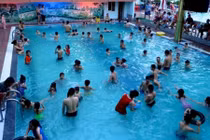 5 loại bệnh dễ bị lây nhiễm khi đi bơi mùa hè