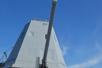 Chiêm ngưỡng pháo hạm mạnh ngang tên lửa trên tàu chiến Mỹ