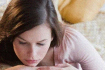 Làm gì khi liên tục bị tình cũ của chồng quấy rối?