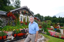 Kinh ngạc vườn nhà đẹp như thiên đường của ông cụ 75 tuổi