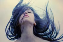 Phát hiện bí mật động trời của vợ trong đêm